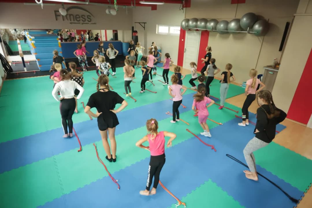 Zajęcia z akrobatyki dla dzieci – rozwój sprawności i radość z ruchu