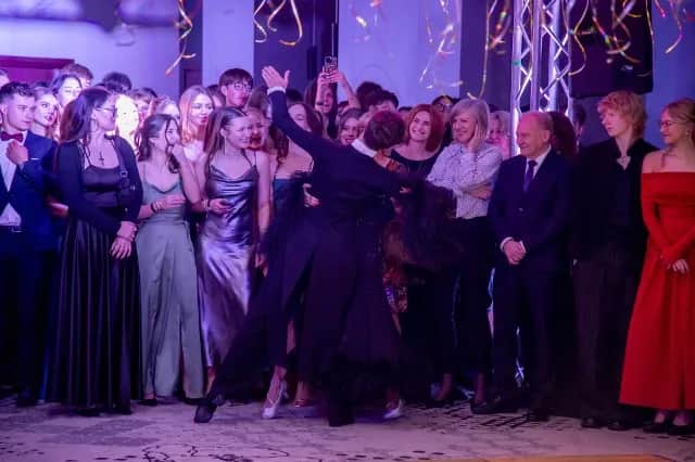 Studniówka w Szkole w Chmurze: Tradycja czy nowość?