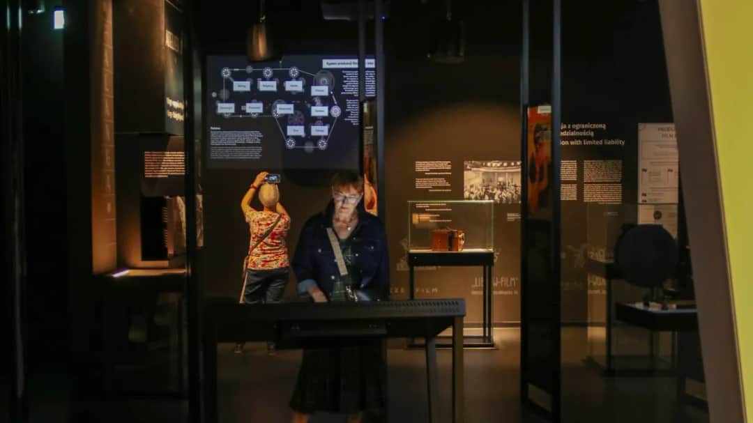 Czy film to tekst kultury? Odkryj jego znaczenie w edukacji