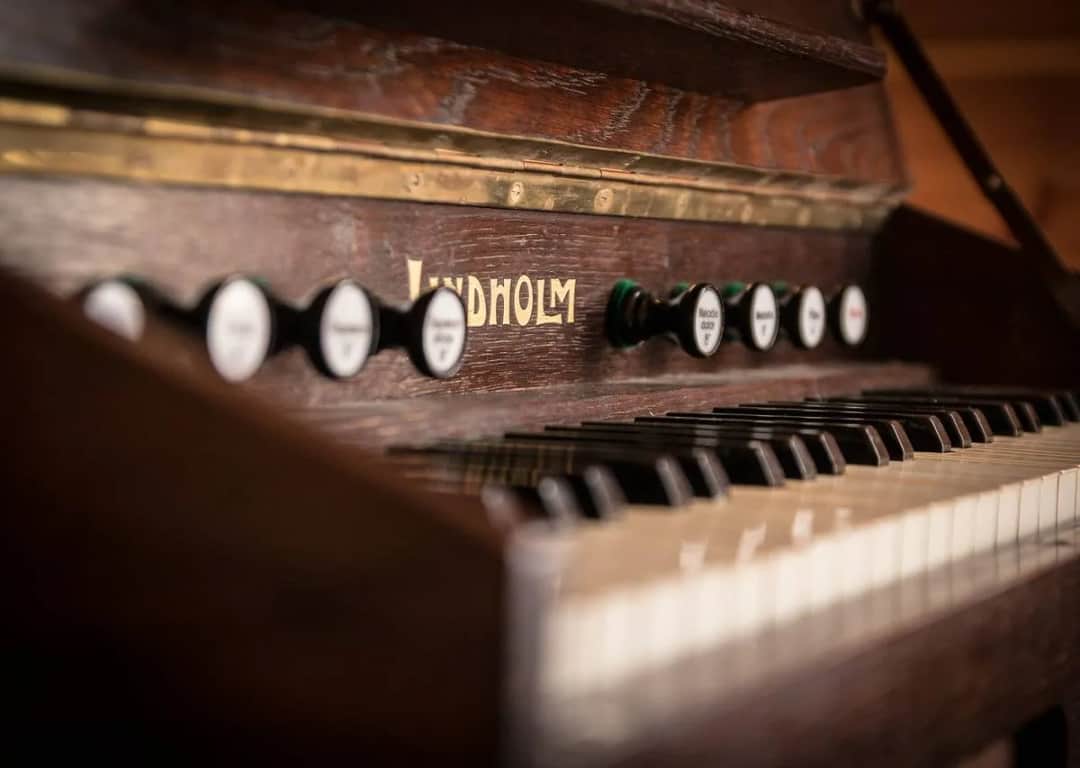 Zajęcia z muzykoterapii dla seniorów: popraw swoje samopoczucie i zdrowie