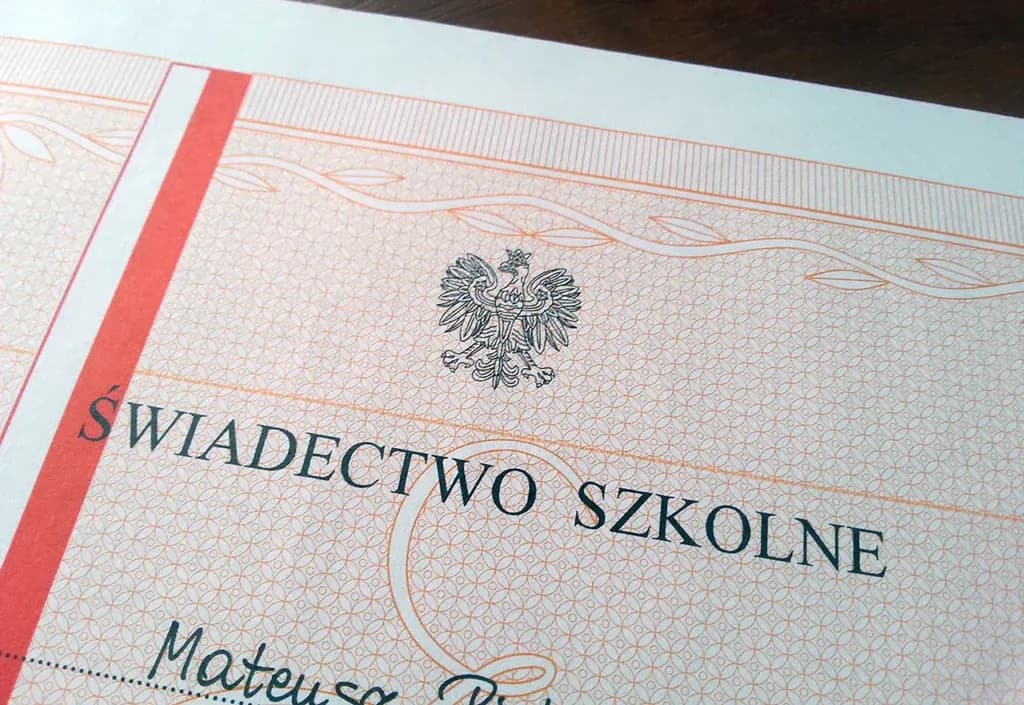Kto podpisuje duplikat świadectwa? Poznaj ważne zasady