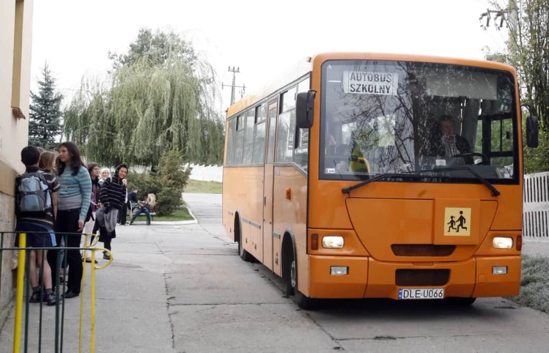 Ile jest miejsc w autobusie szkolnym? Zaskakujące różnice w pojemności